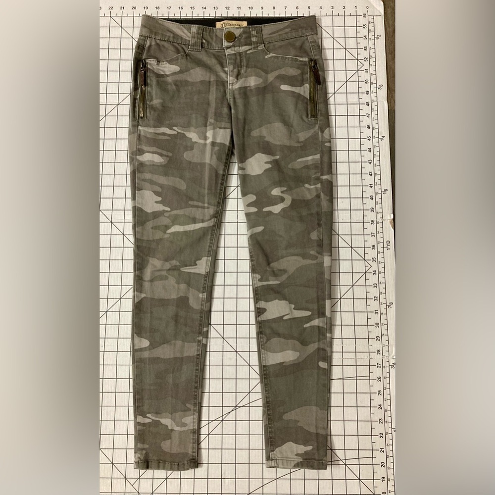 Democracy Ab Technology Women’s‎ Size 2P Green/Tan Camo Skinny Jeans